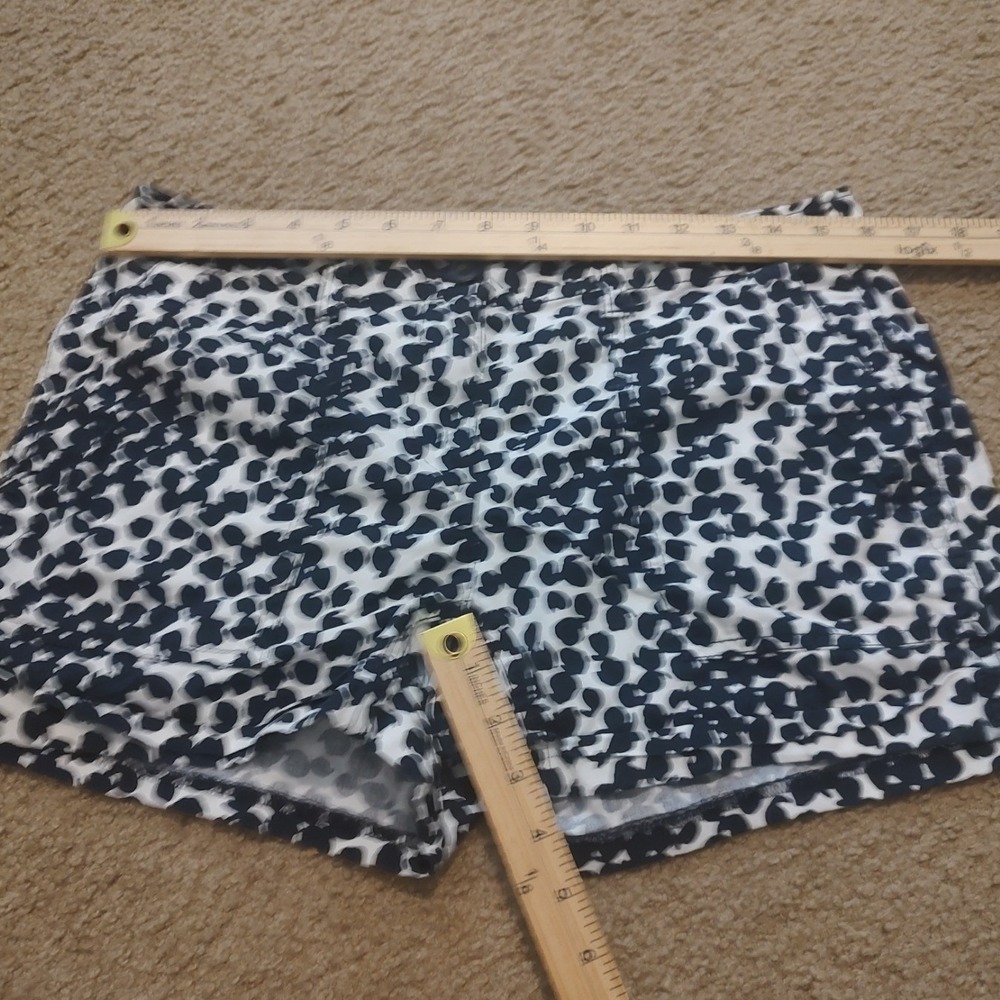 Loft Outlet Cargo Shorts Womens 2 Black White Abstract Print Excellent Casual
